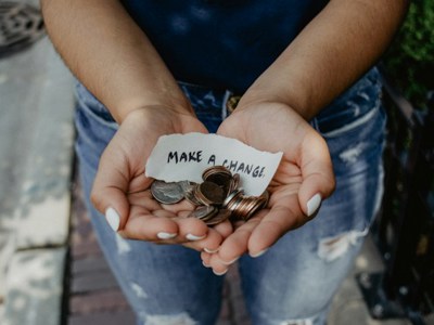 Doneren aan goede doelen: Waar moet je op letten?